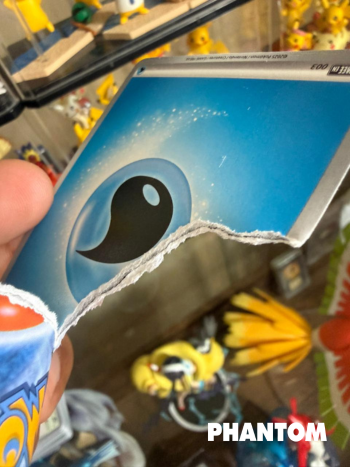 Pokémon TCG: papel con negro al medio